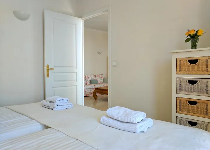 Citilet Louis Blanc 1,2,3 - Three Gorgeous, Open-Plan Apartments